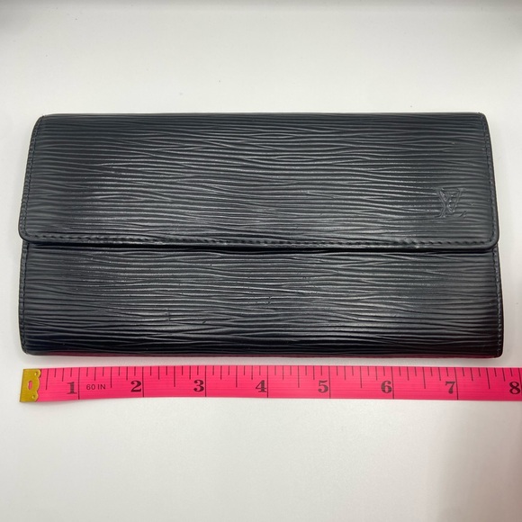 Louis Vuitton Epi Leather Textured Wallet - Picture 12 of 15